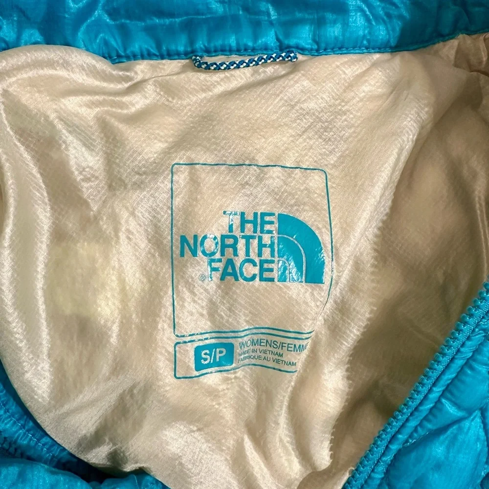 The North Face Women’s Turquoise Quilted Vest - Size S - Picture 7 of 7